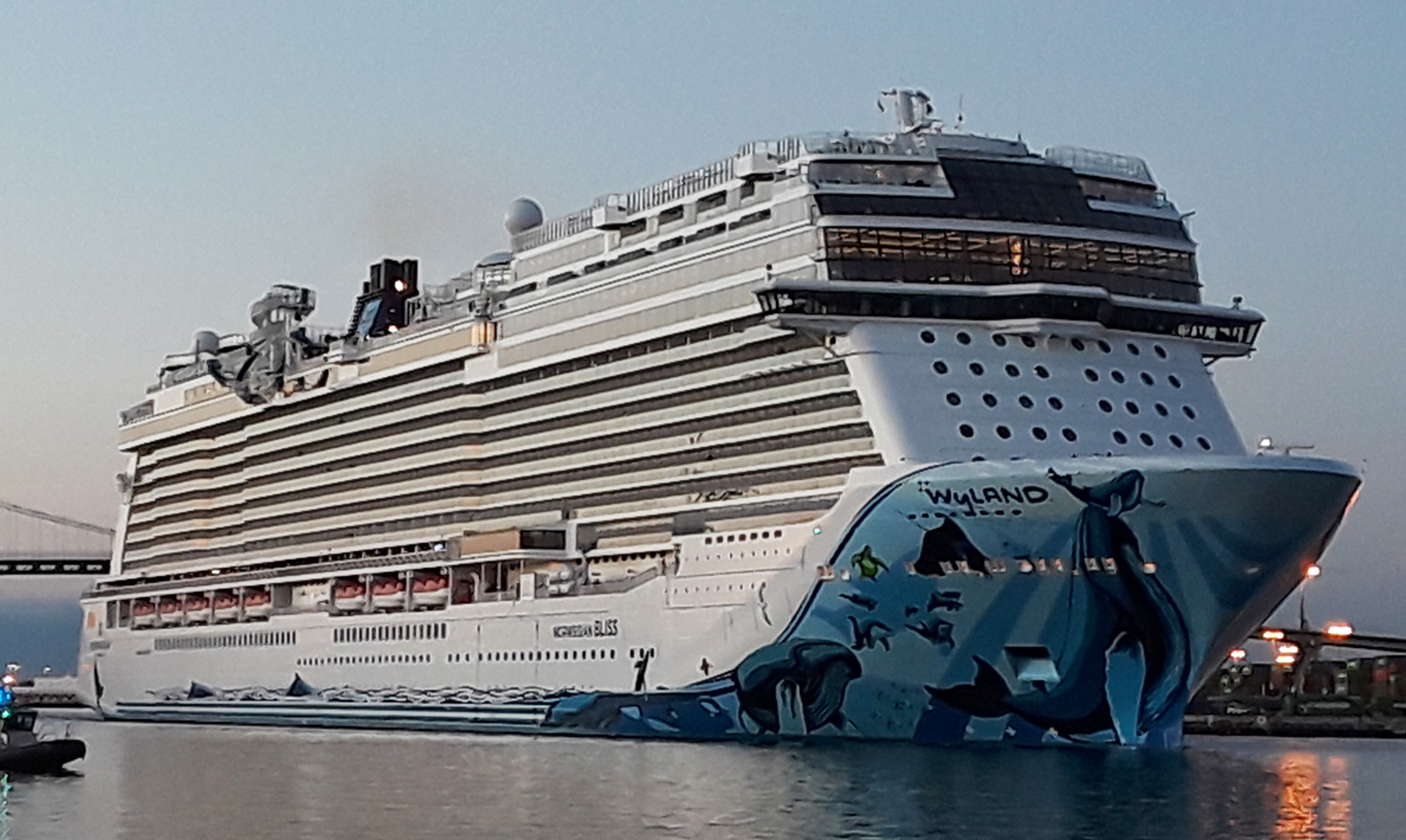 Norwegian Bliss Main Channel 05-25-18