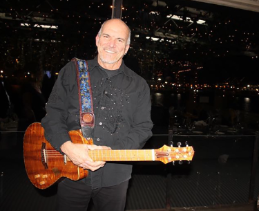 Chuck Alvarez performing at Alvas Showroom